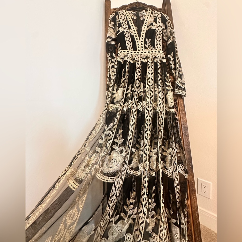 Dress Day Black and Cream Maxi Dress - Picture 3 of 3